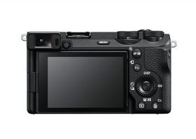 Sony A6700 + E 18-135mm F3.5-5.6 OSS