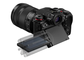 LUMIX S1II + S Pro 24-105mm f/4 Macro OIS