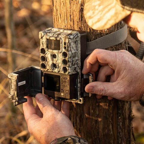 Bushnell CORE™ DS-4K NO GLOW TRAIL CAMERA